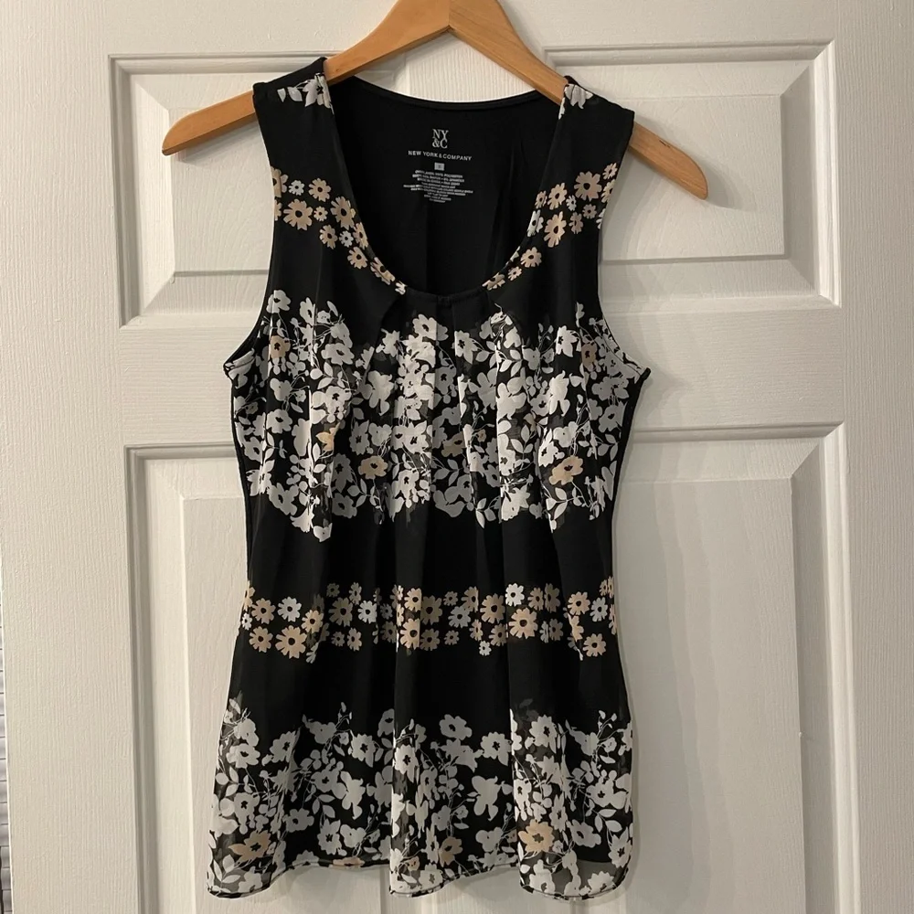 WOMEN’S New York & Co. Sleeveless Top - Picture 1 of 6